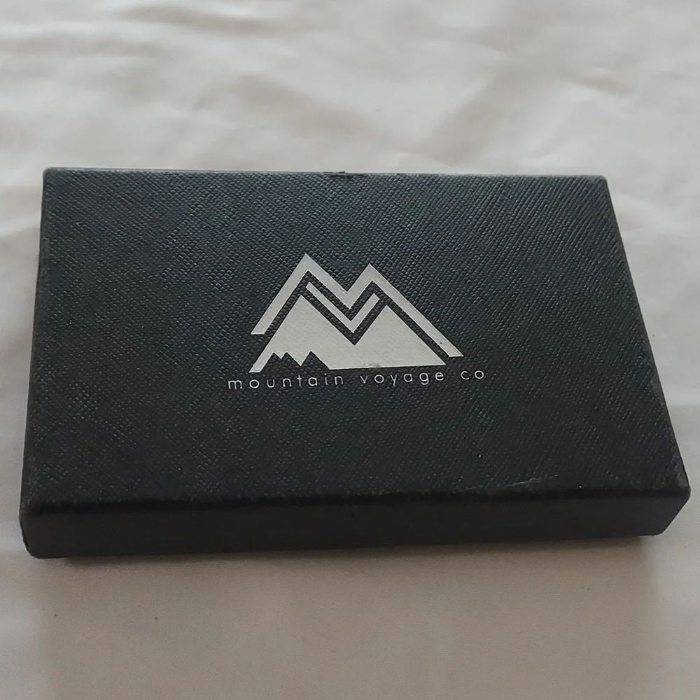 Mountain Voyage Co. Matte carbon fiber black color metal wallet